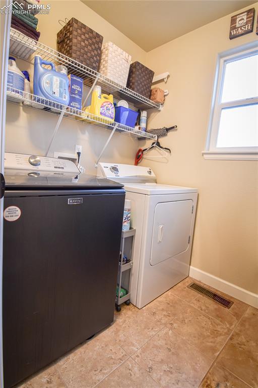 Image 27 of 50: Laundry