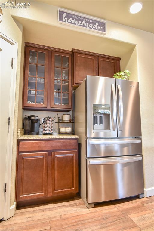 Image 8 of 50: Kitchen