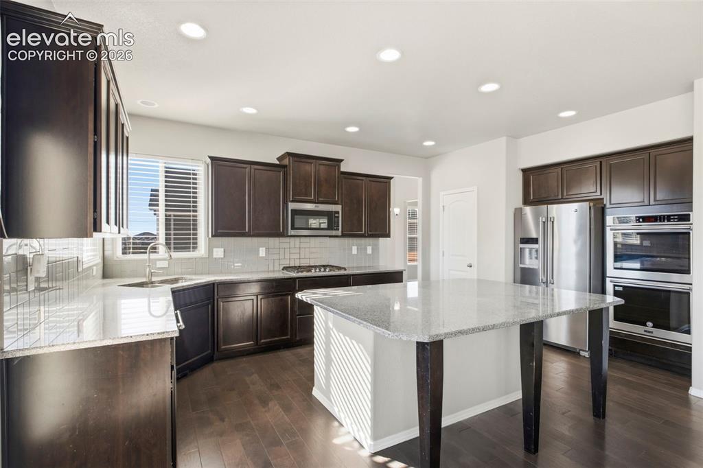 Image 8 of 45: Kitchen