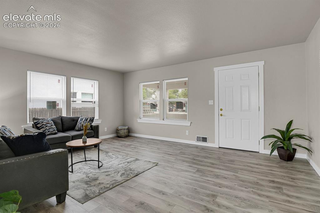 Image 17 of 41: Living Room