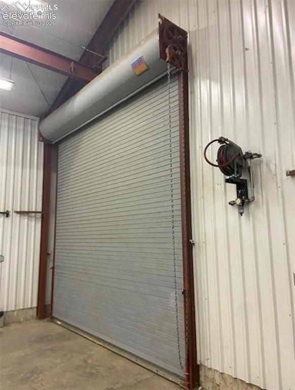Image 5 of 41: Garage