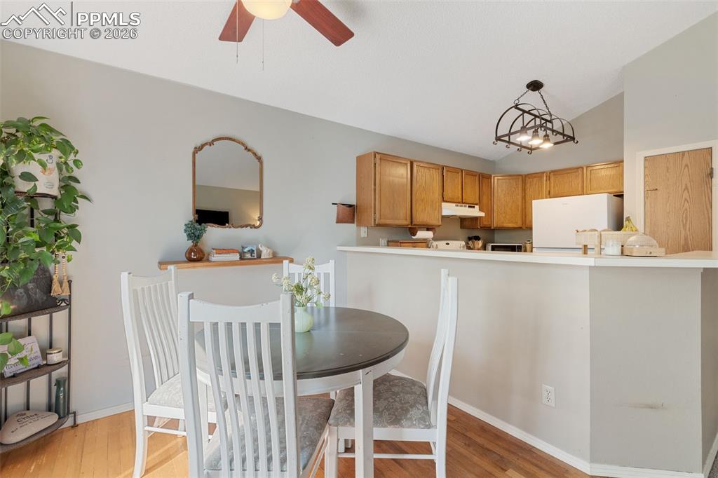 Image 10 of 34: Dining Area