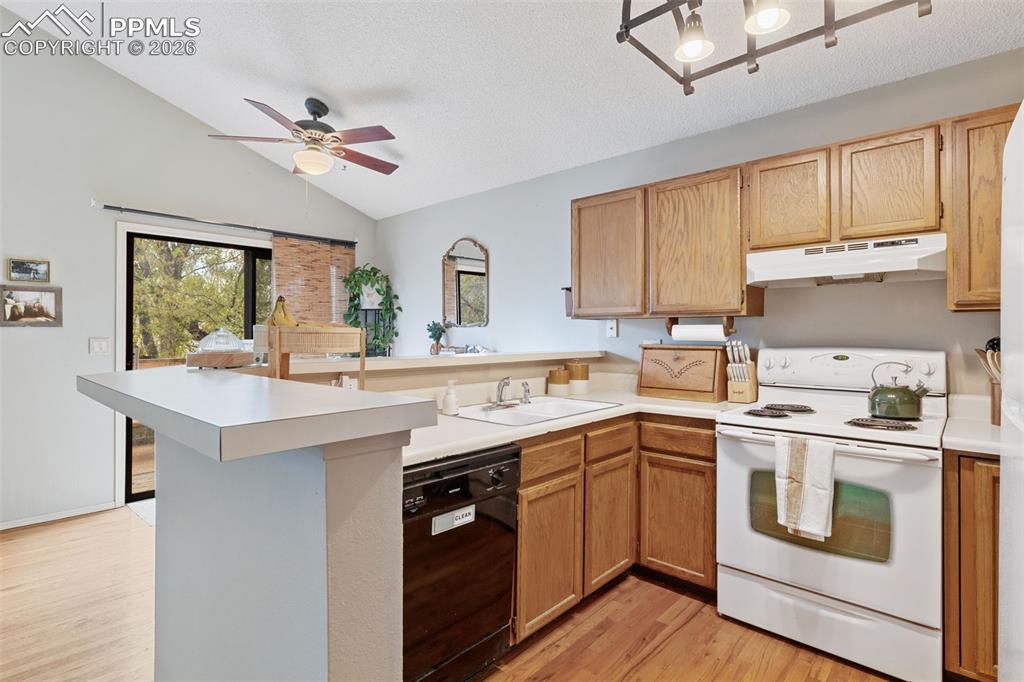 Image 11 of 34: Kitchen