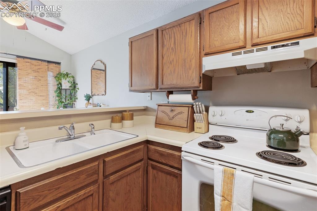 Image 13 of 34: Kitchen