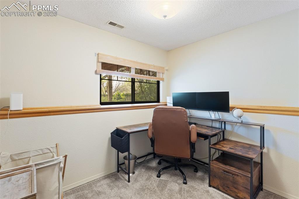 Image 28 of 34: Bedroom