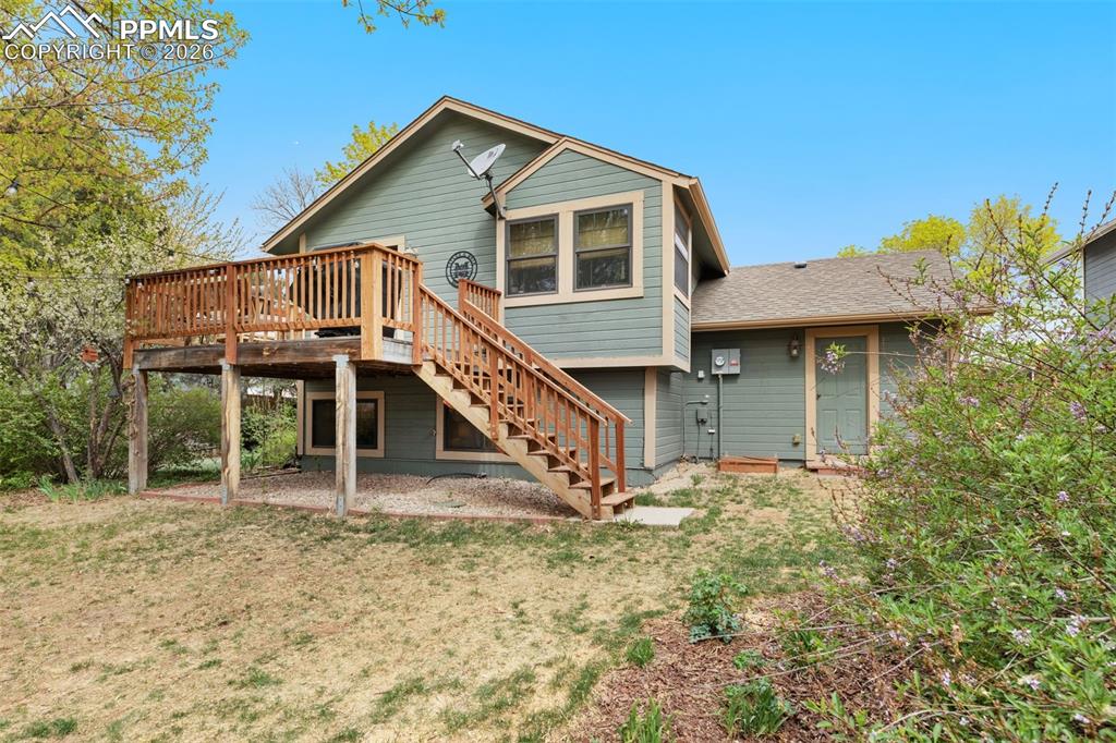 Image 34 of 34: Back of Structure