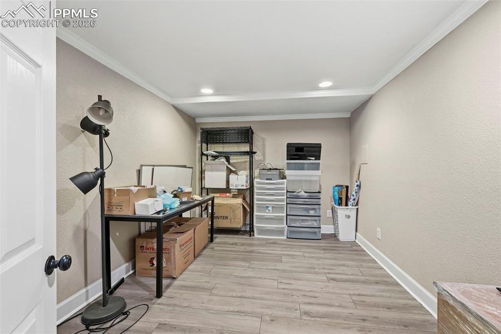 Image 28 of 47: Office