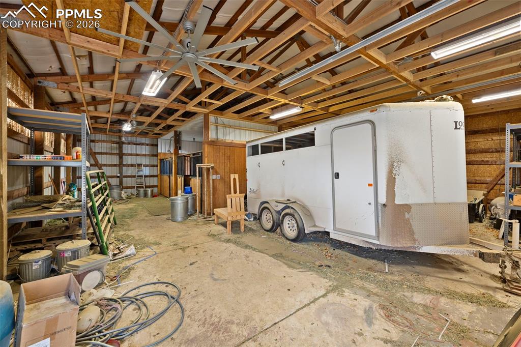 Image 34 of 47: Garage