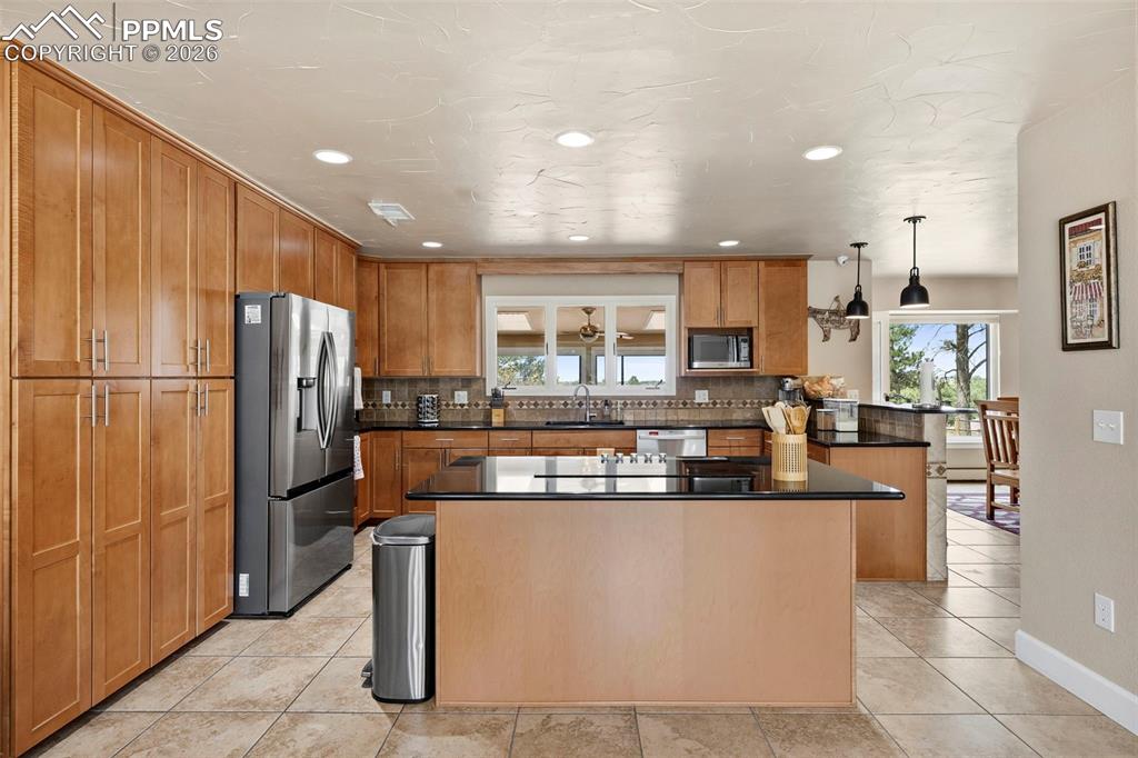 Image 8 of 47: Kitchen