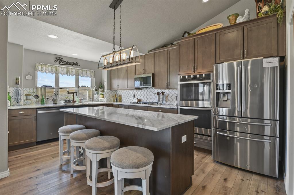Image 12 of 49: Kitchen 