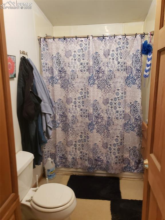 Image 14 of 14: Bathroom