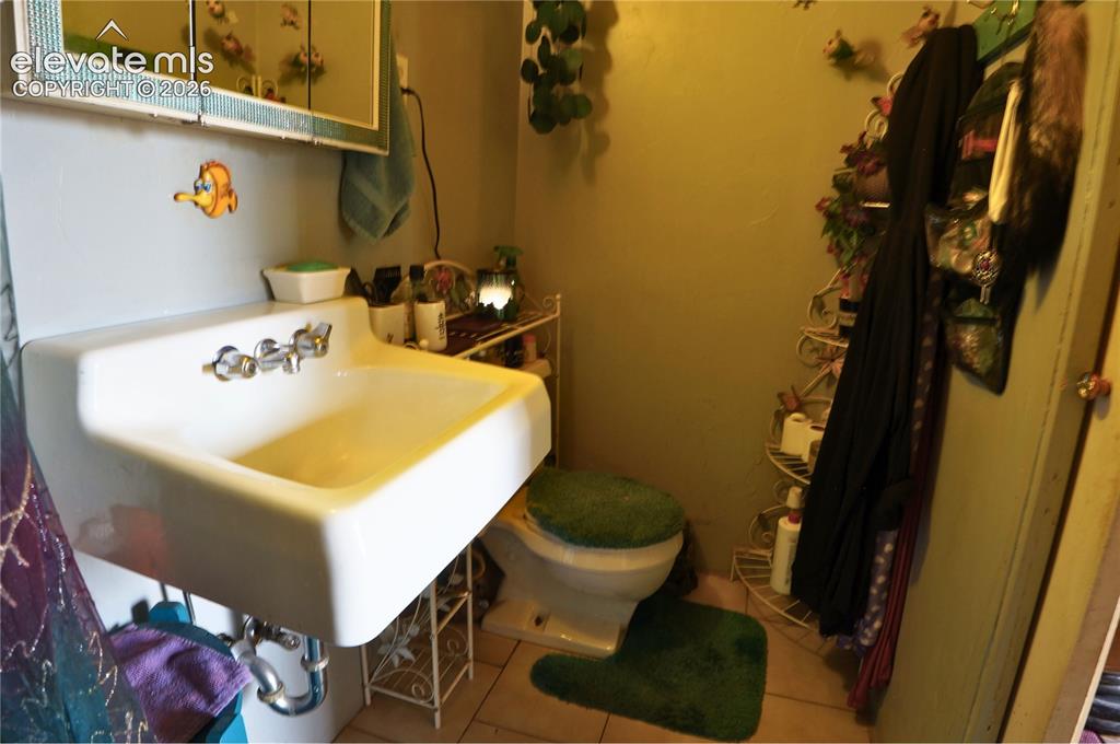 Image 14 of 48: Bathroom
