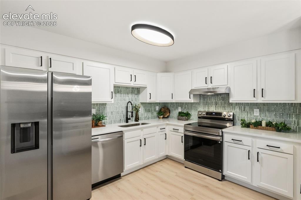 Image 18 of 44: Kitchen