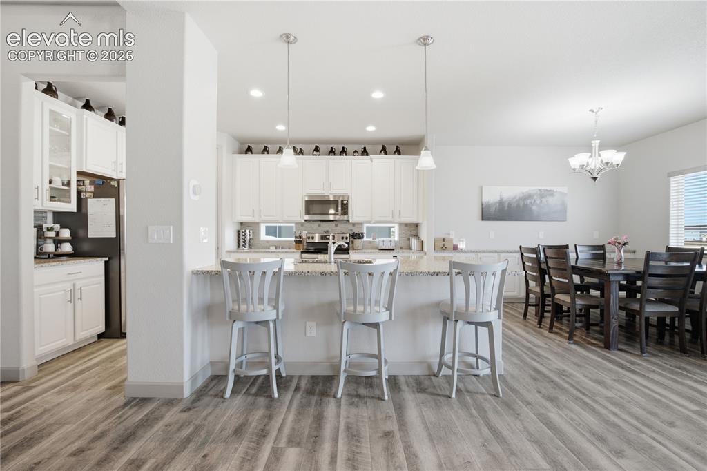 Image 10 of 40: Kitchen