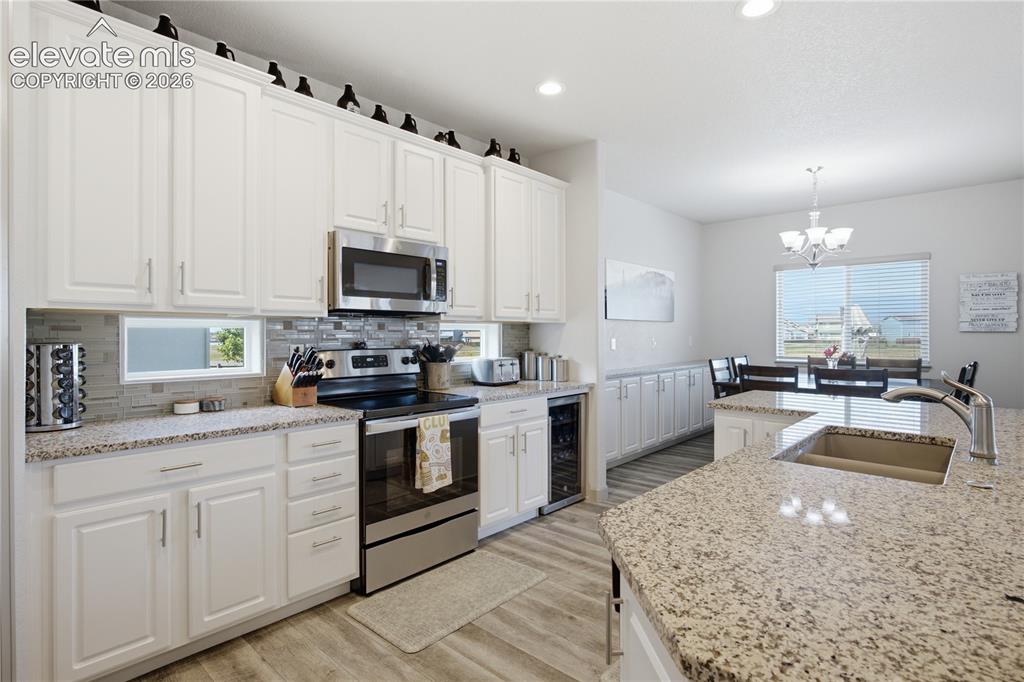Image 7 of 40: Heavenly kitchen