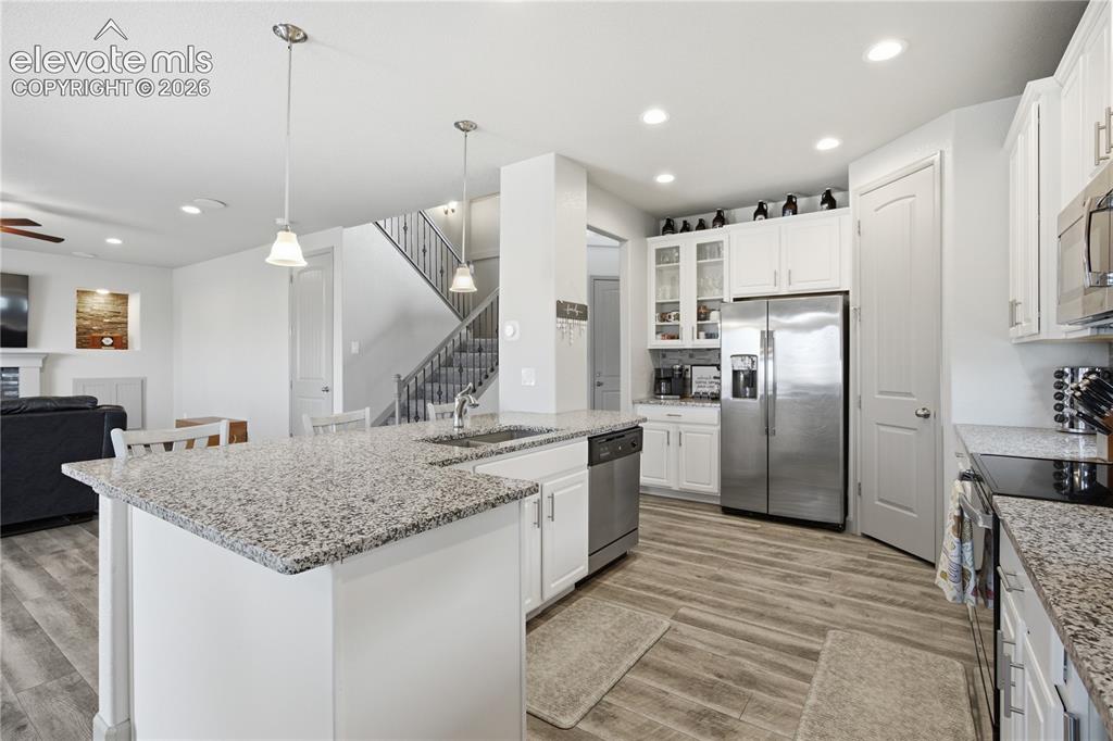 Image 9 of 40: Kitchen