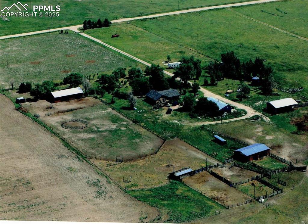 Caption: View of the whole living area of the land