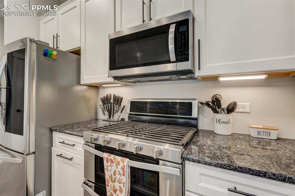 Image 12 of 36: Kitchen