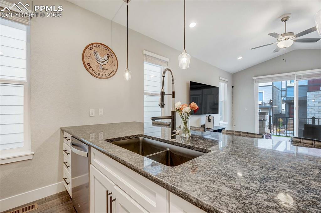 Image 13 of 36: Kitchen