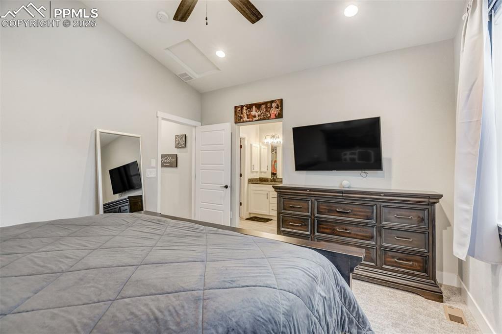 Image 20 of 36: Bedroom