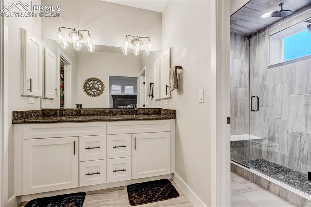 Image 25 of 36: Bathroom