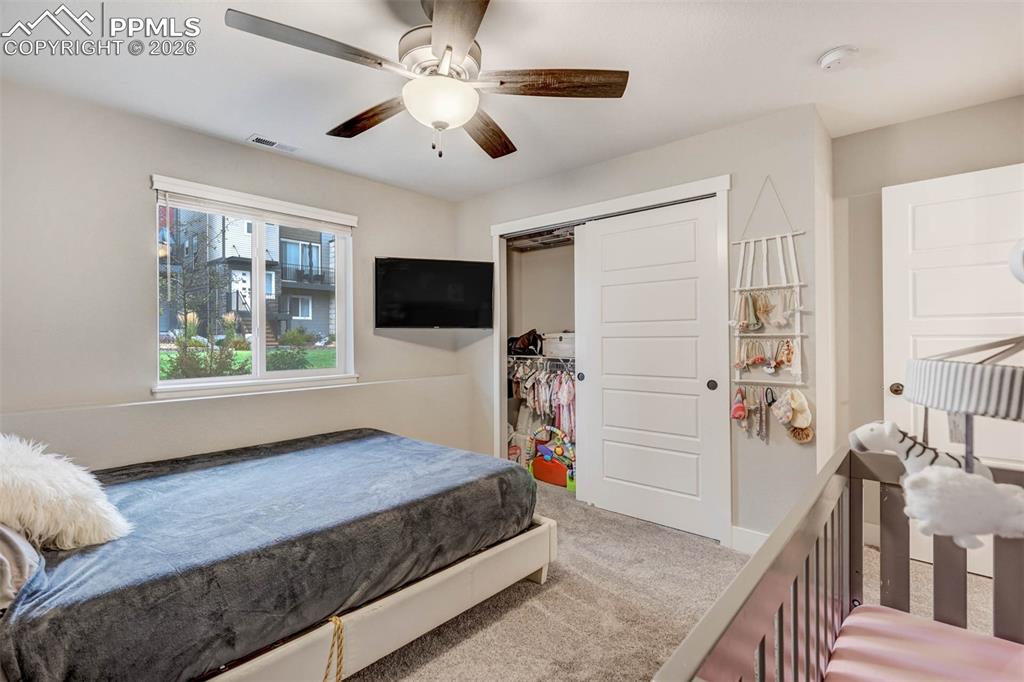 Image 30 of 36: Bedroom