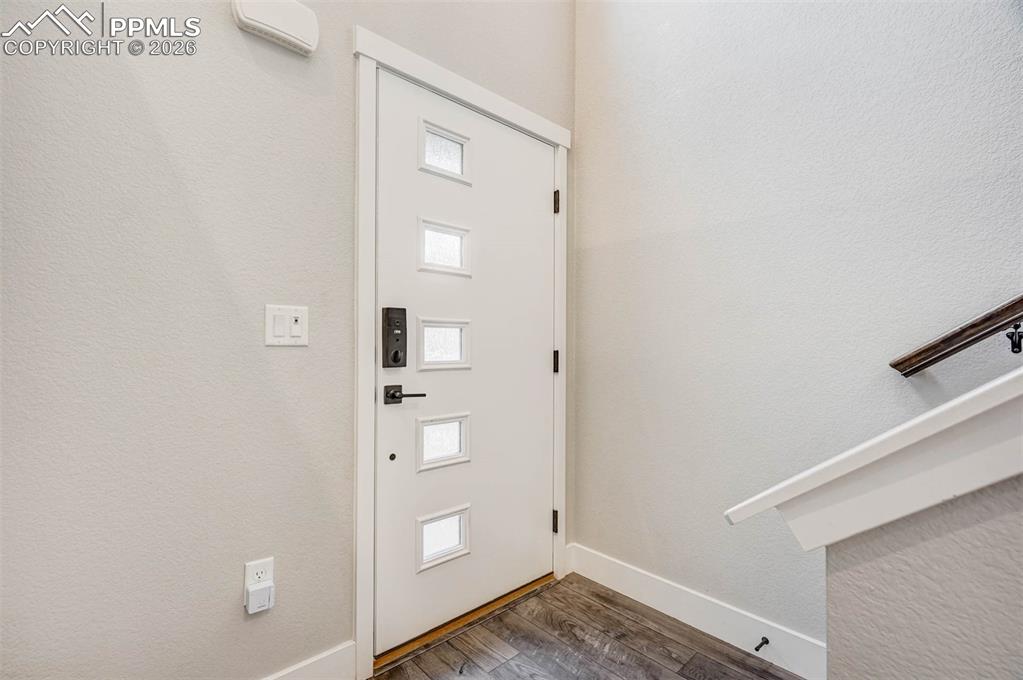 Image 32 of 36: Entry