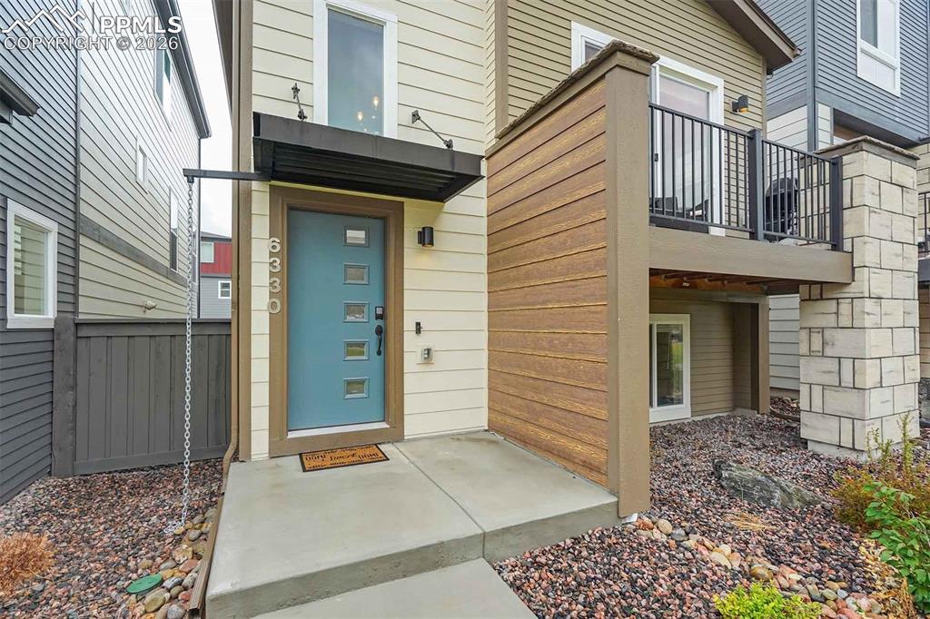 Image 4 of 36: Entry