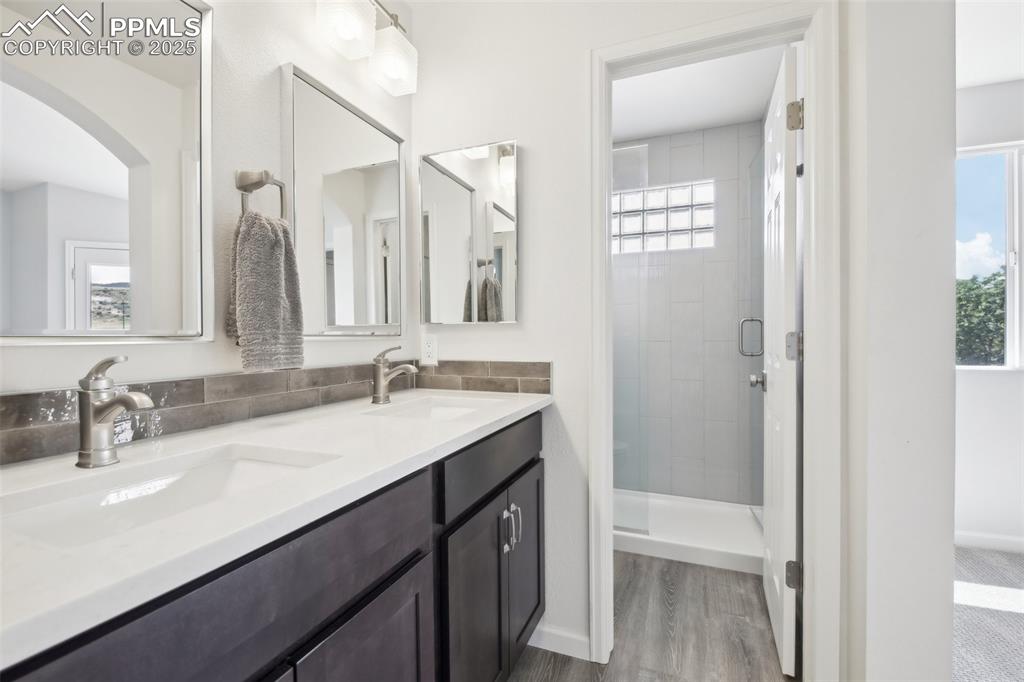 Image 15 of 24: Bathroom