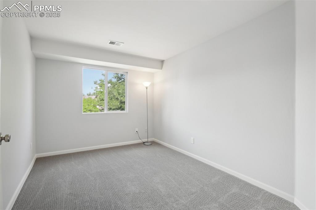 Image 17 of 24: Bedroom