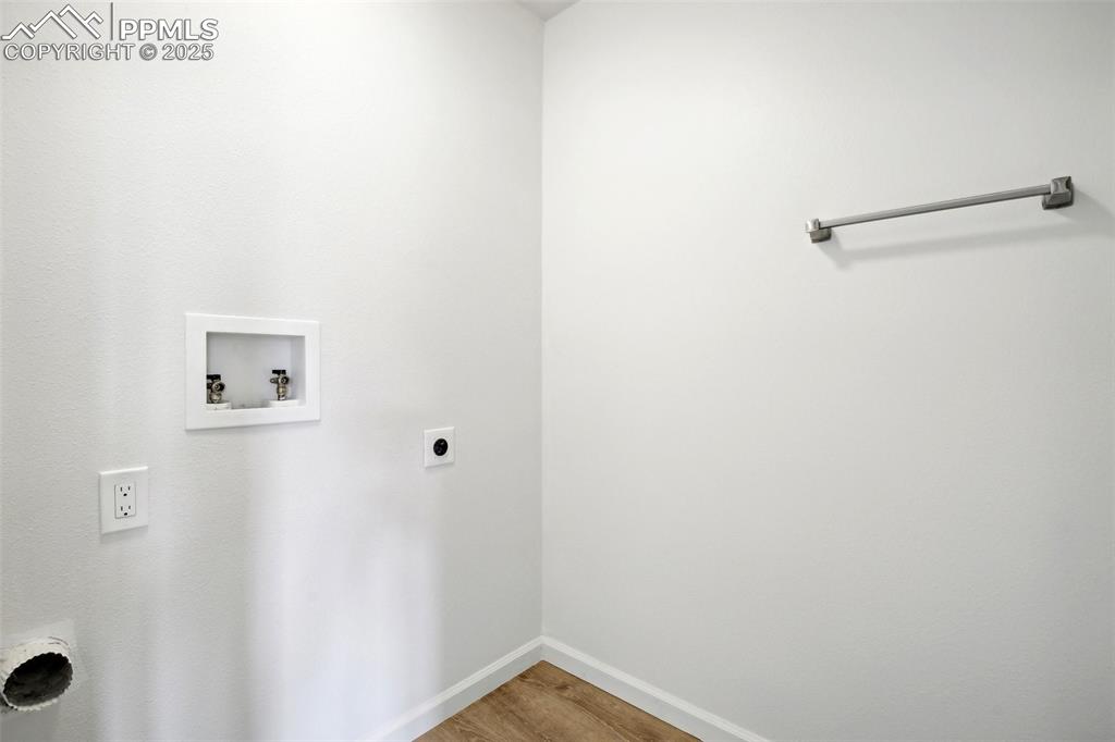 Image 22 of 24: Laundry