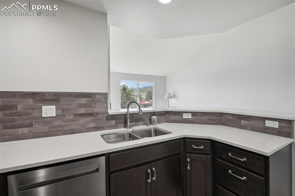 Image 8 of 24: Kitchen