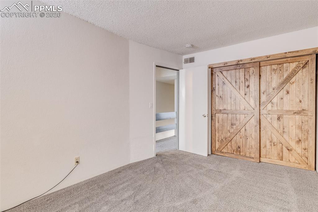 Image 18 of 24: Bedroom