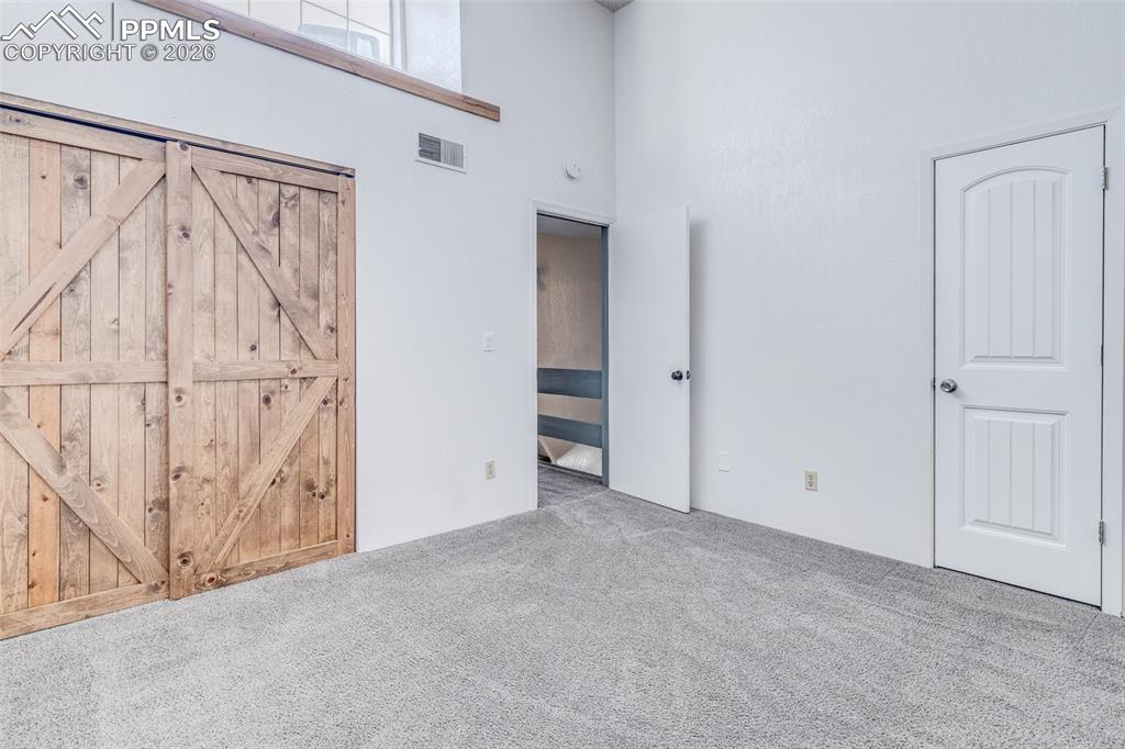 Image 21 of 24: Bedroom