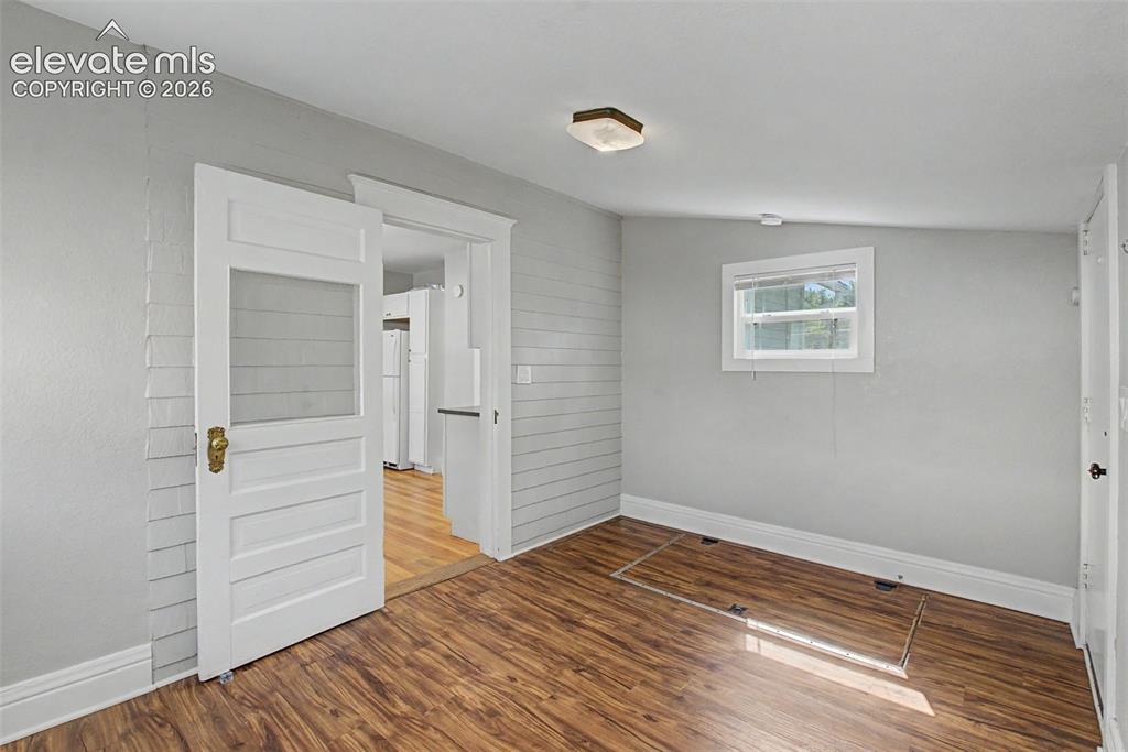 Image 15 of 20: Douglas Fir solid wood floor