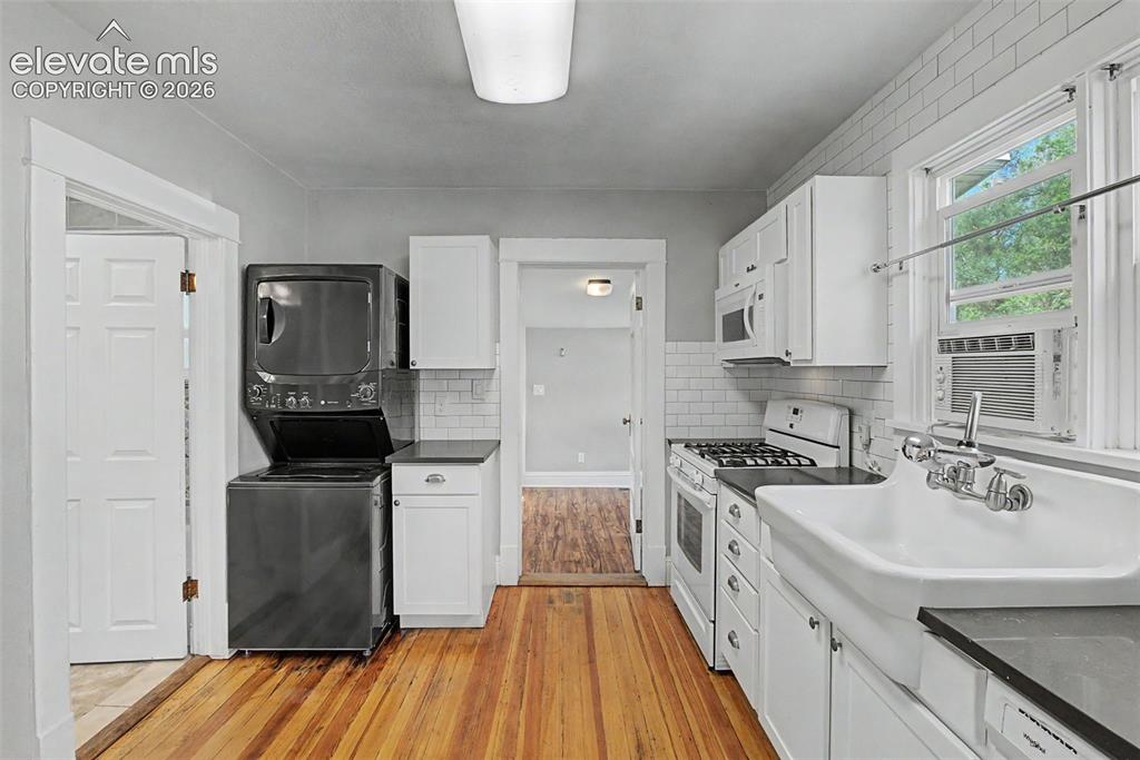 Image 4 of 20: White maple cabinets, quartz countertop, Douglas Fir solid wood floor, wash