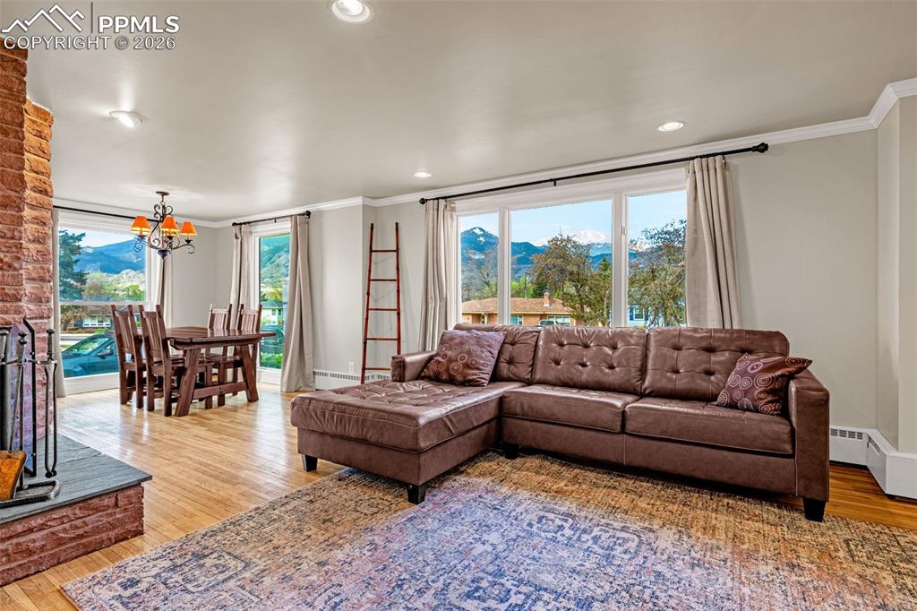 Image 17 of 43: Living Room