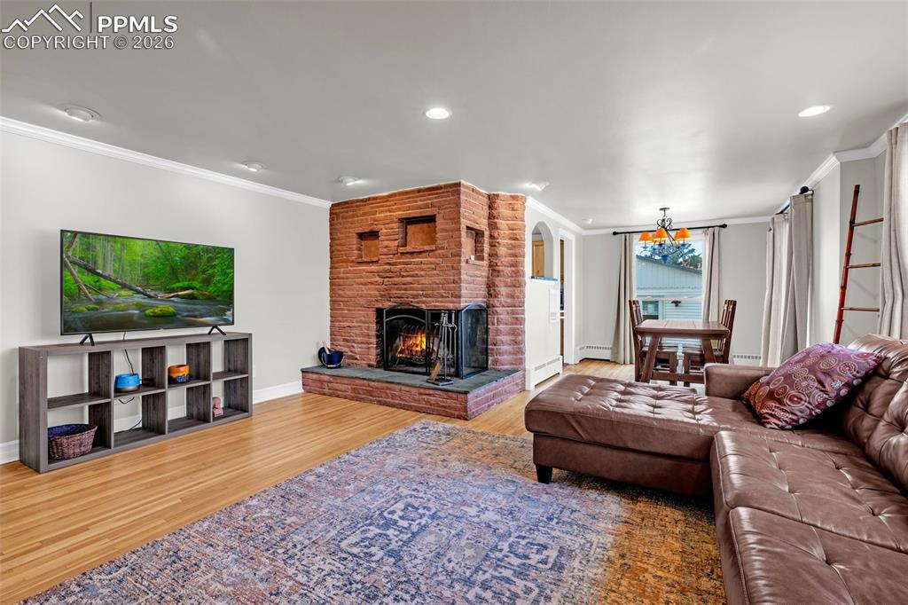 Image 18 of 43: Living Room