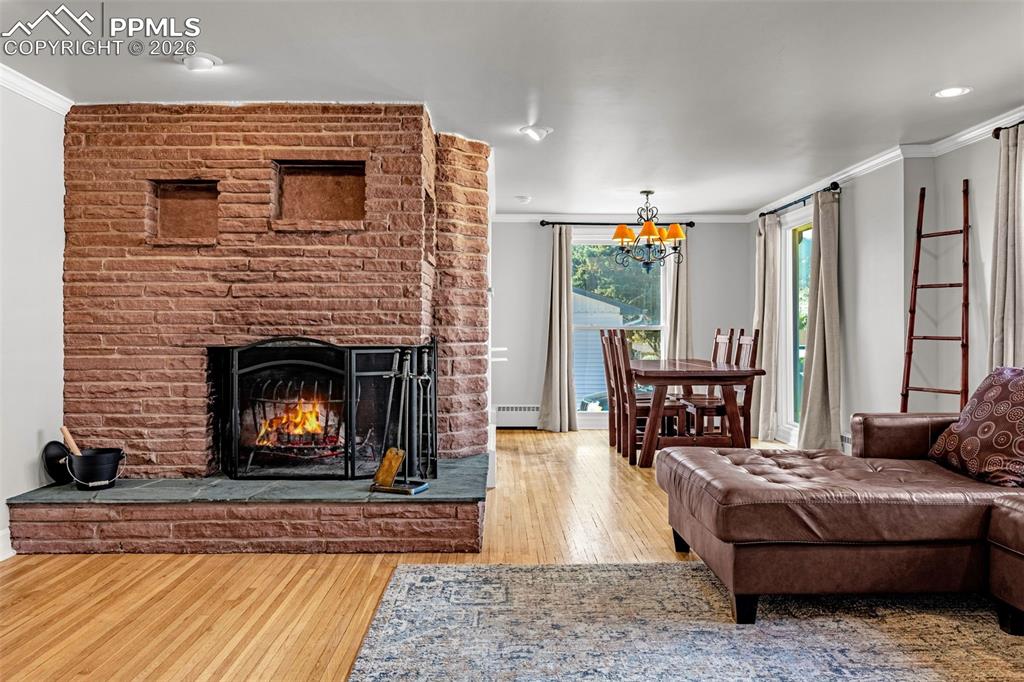 Image 20 of 43: Living Room