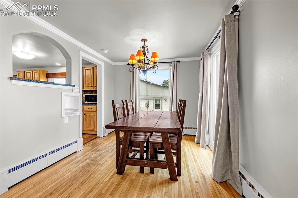 Image 23 of 43: Dining Area