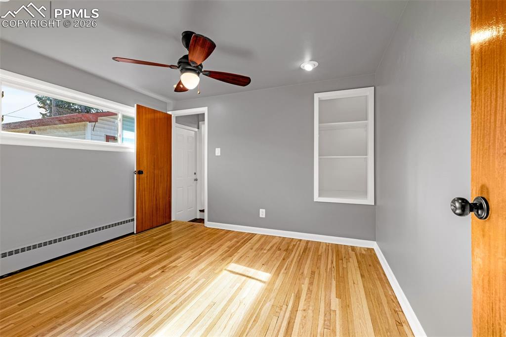 Image 34 of 43: Bedroom