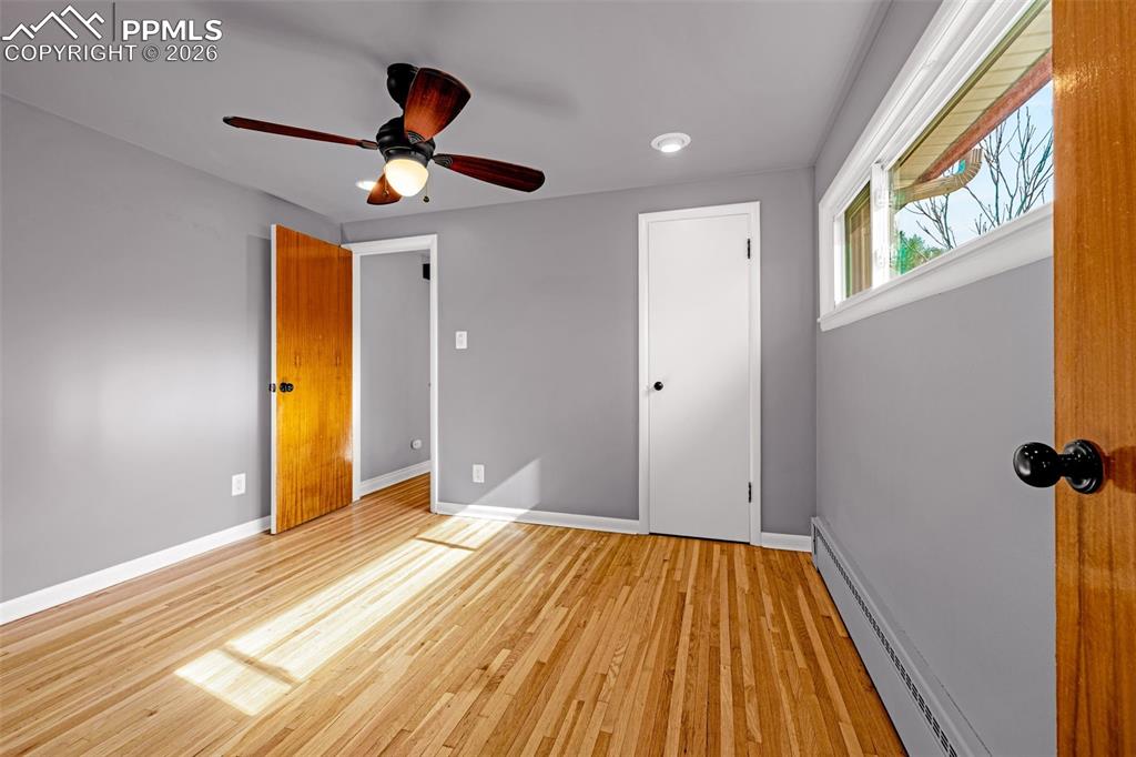 Image 35 of 43: Bedroom