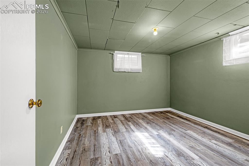 Image 43 of 43: Bedroom