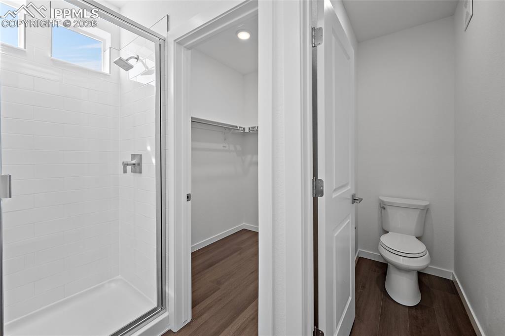 Image 20 of 28: Bathroom