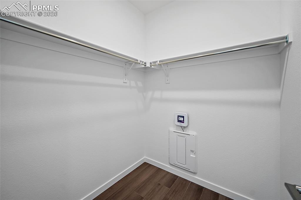 Image 21 of 28: Laundry