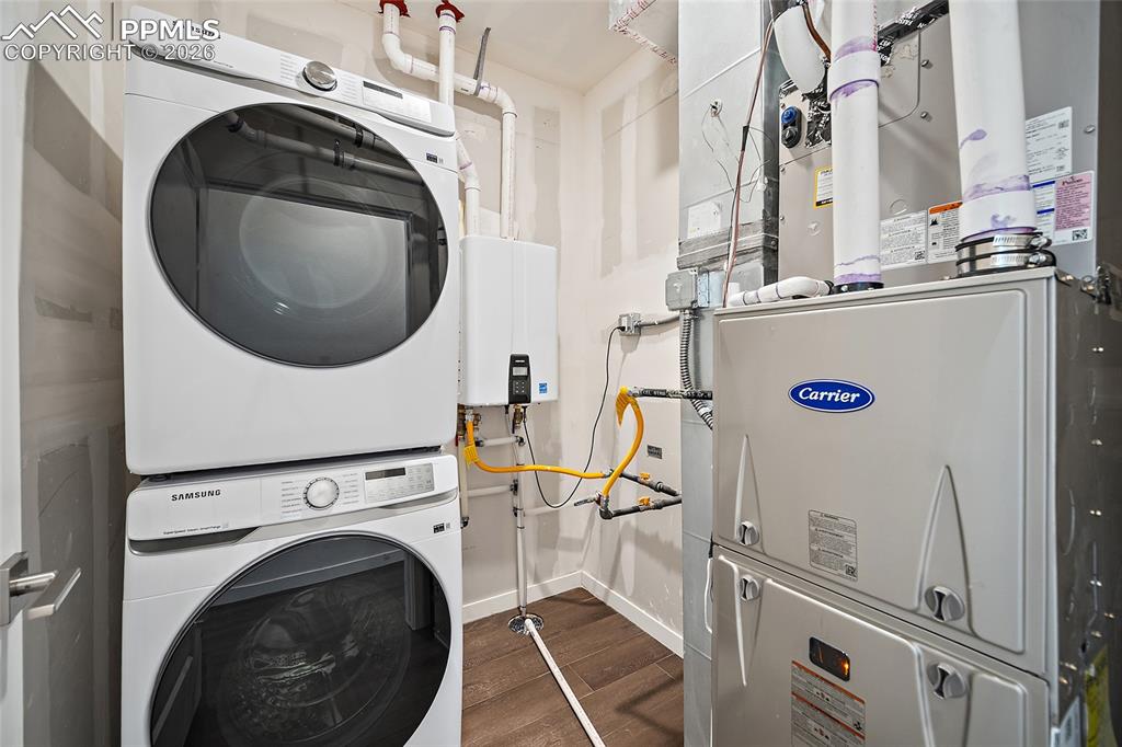 Image 25 of 28: Laundry