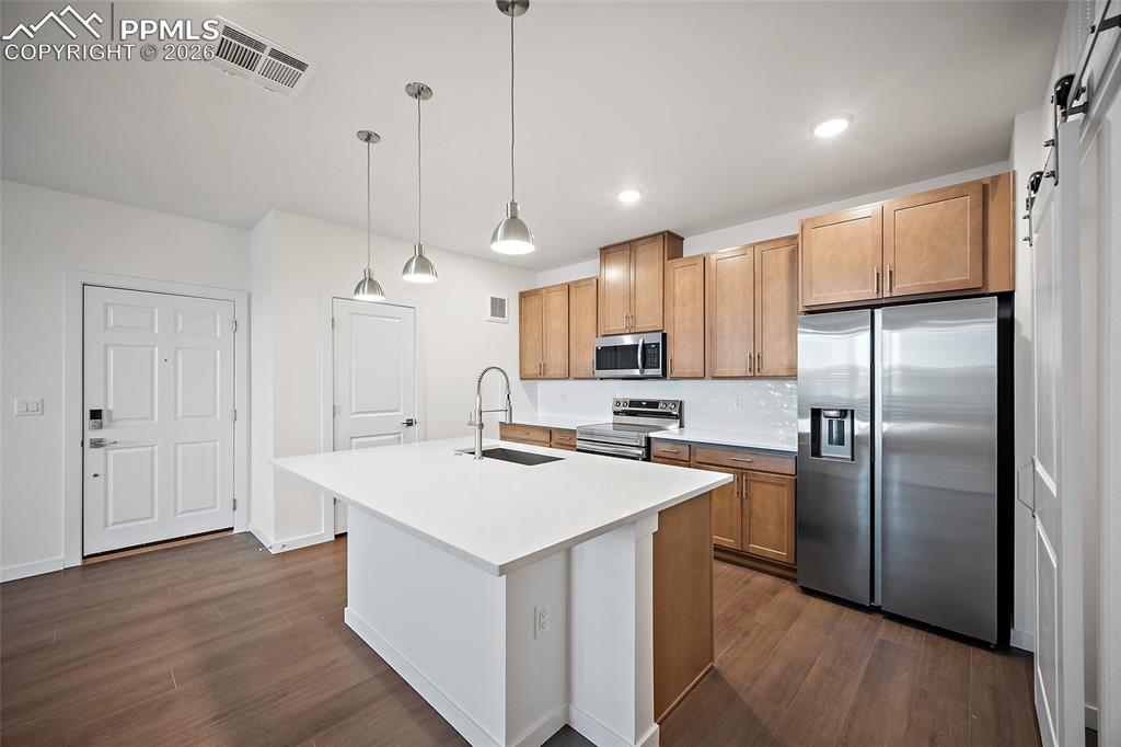 Image 3 of 18: Kitchen