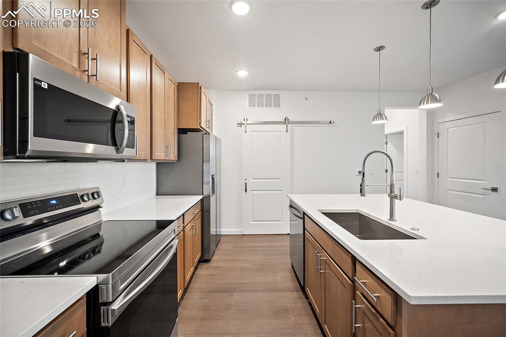 Image 4 of 18: Kitchen