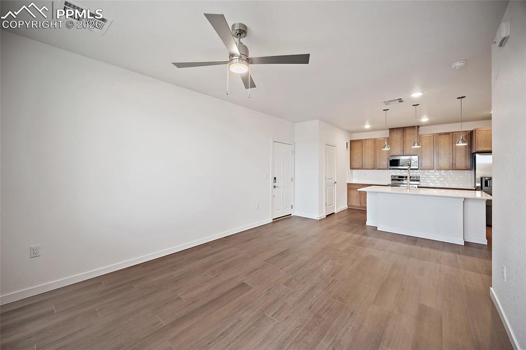 Image 5 of 18: Living Room