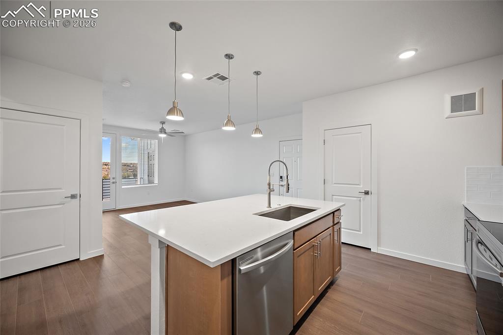 Image 6 of 18: Kitchen